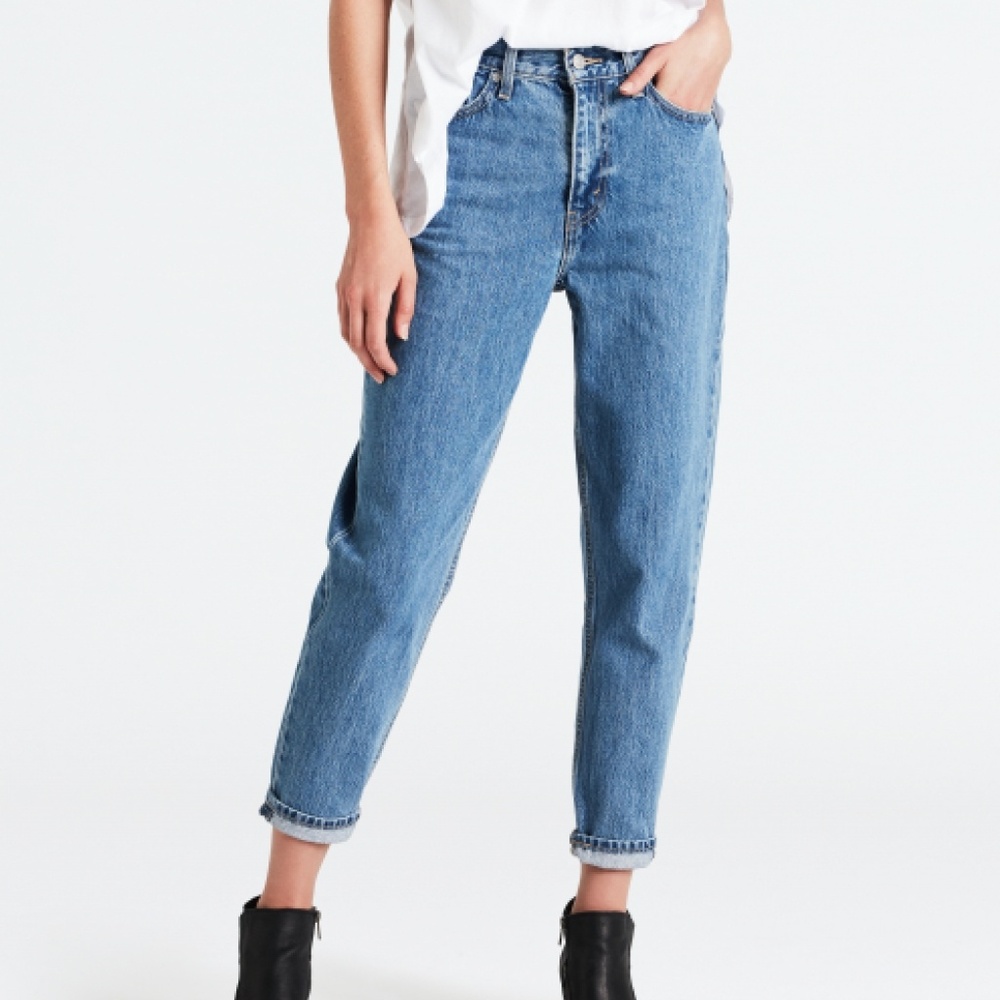HP 🎉 LEVI'S MOM JEANS VINTAGE STYLE